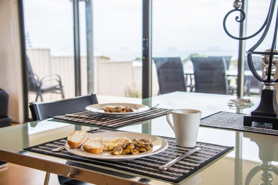 Edgewater Escape Kangaroo Island House in Kingscote