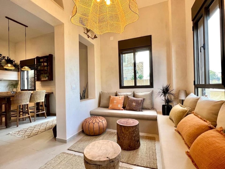 Artisan Duplex Talpiot Market by SeaNRent Apartment in Haifa