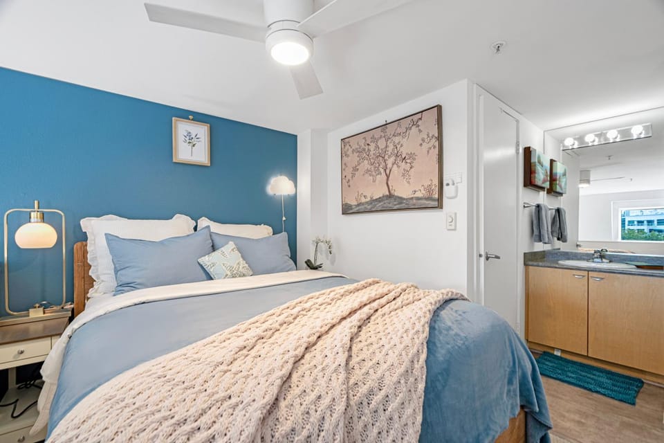 Bed, Bathroom, Photo of the whole room, Bedroom, Bath