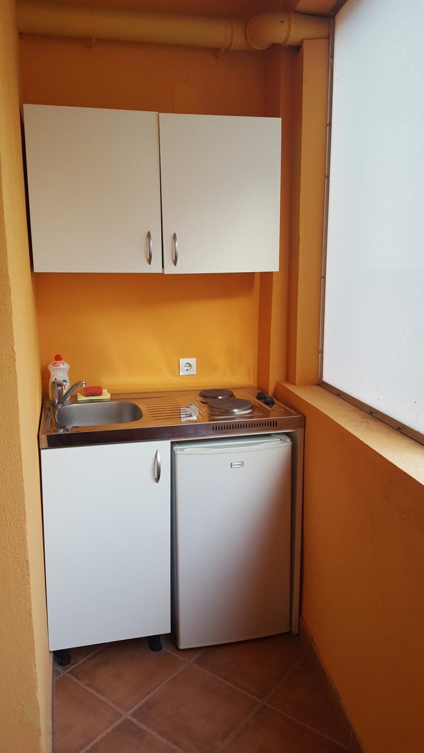 Kitchen or kitchenette, Food and drinks