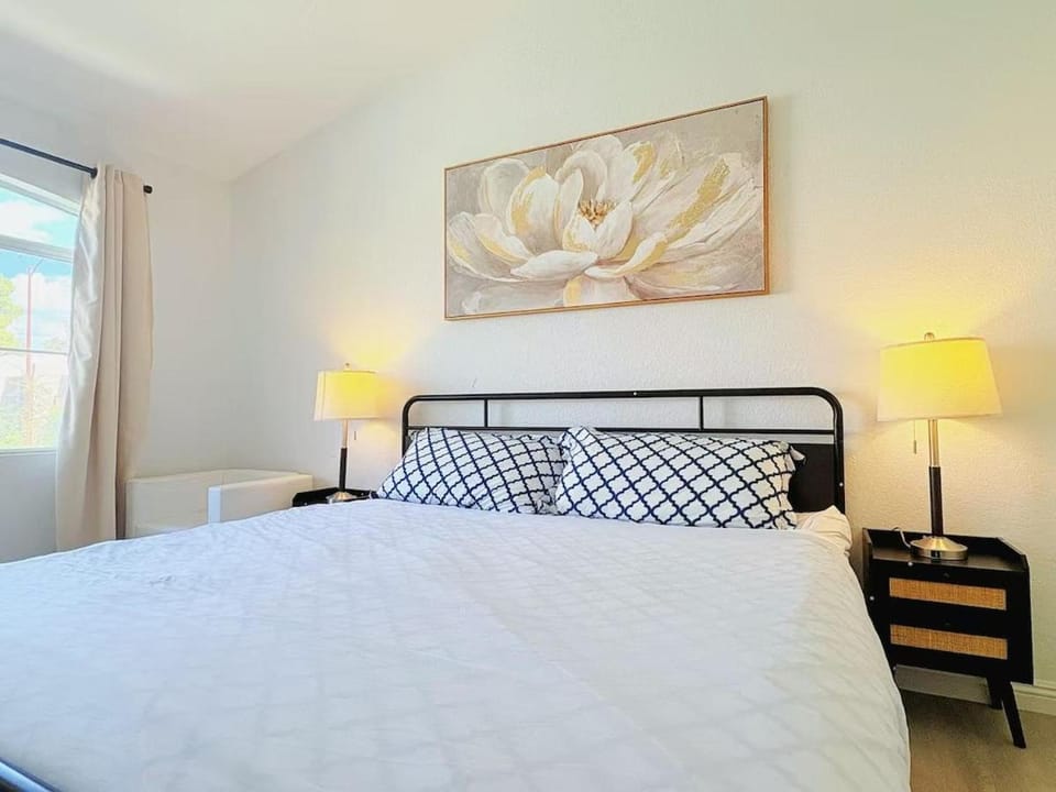 Urban Serenity Condo Near Strip & Stadium 34 Apartment in Spring Valley