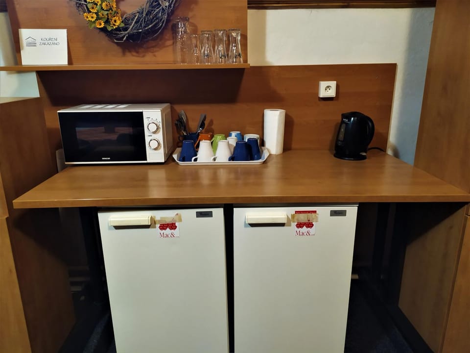 Communal lounge/ TV room, Kitchen or kitchenette, Communal kitchen
