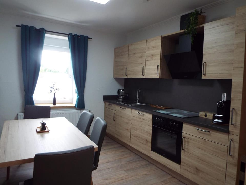 Kitchen or kitchenette, Dining area, stove