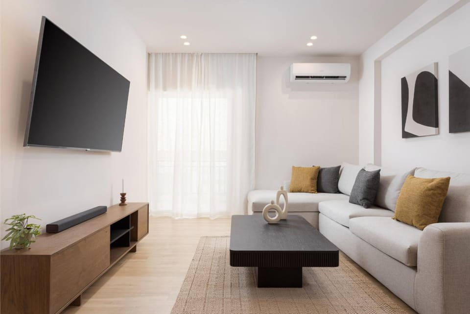 TV and multimedia, Living room, Seating area, air conditioner