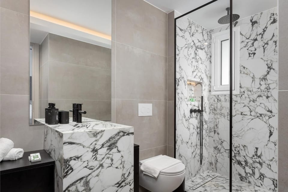 Shower, Toilet, Bathroom, towels
