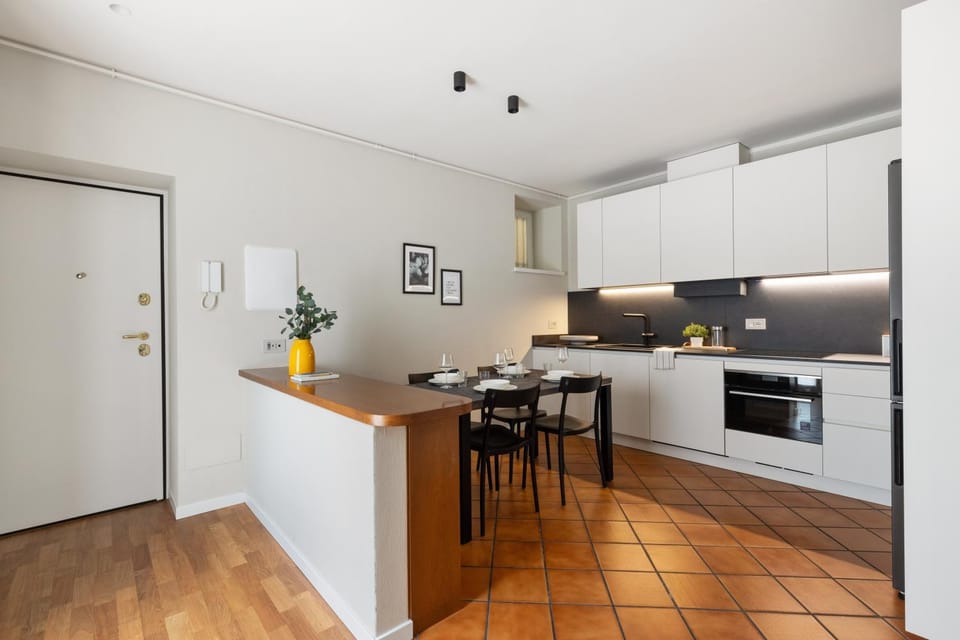 Kitchen or kitchenette, Dining area, oven, stove