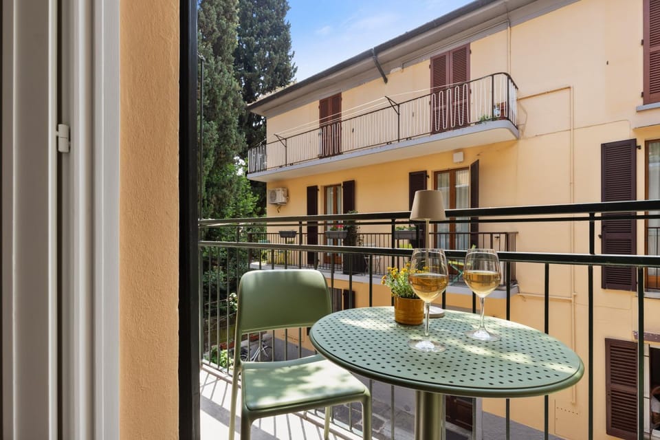 Property building, Patio, Day, View (from property/room), Balcony/Terrace, Food and drinks, Dining area, Drinks, Alcoholic drinks