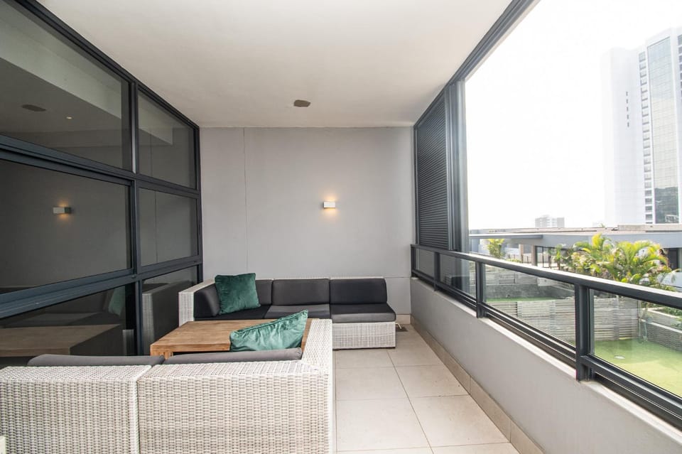 Patio, Day, View (from property/room), Balcony/Terrace, Living room, Seating area
