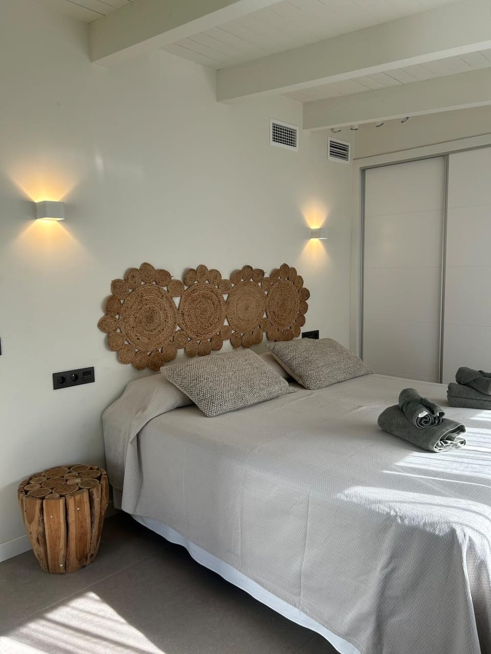 Bed, Photo of the whole room, Bedroom, wardrobe