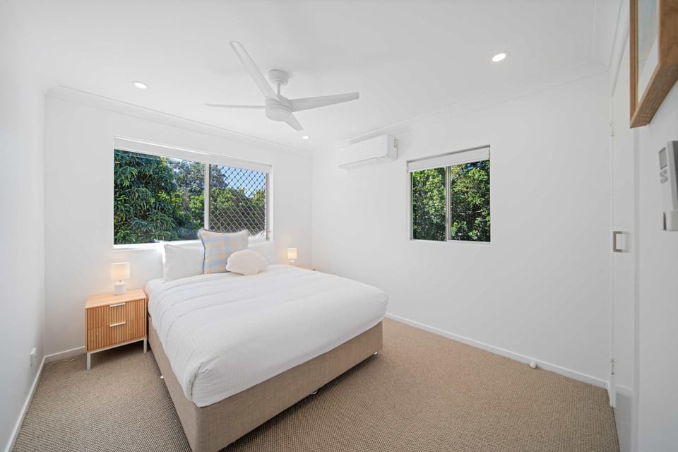 Bed, Photo of the whole room, Bedroom, air conditioner