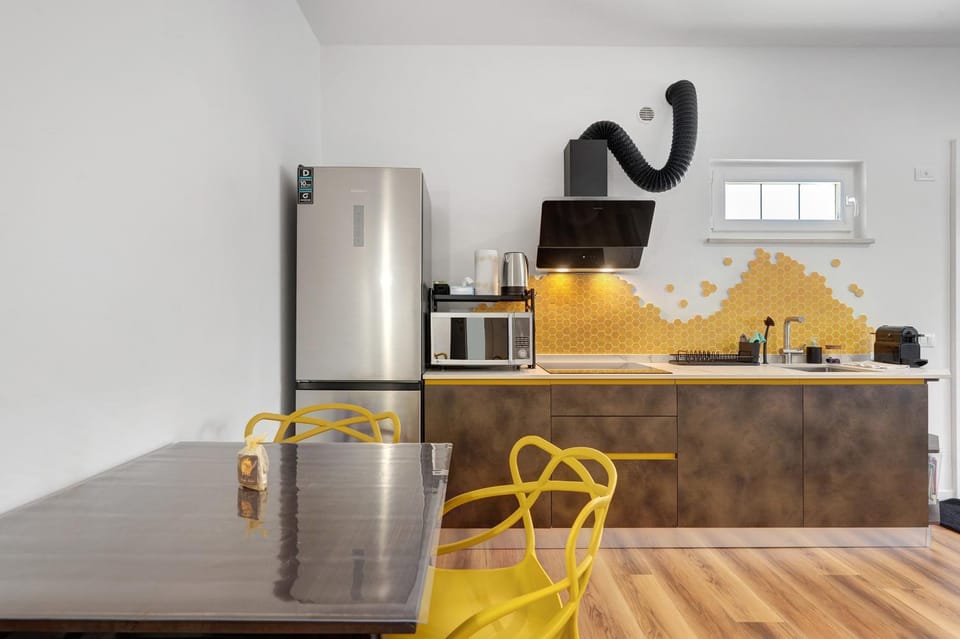 Property building, Kitchen or kitchenette, Living room