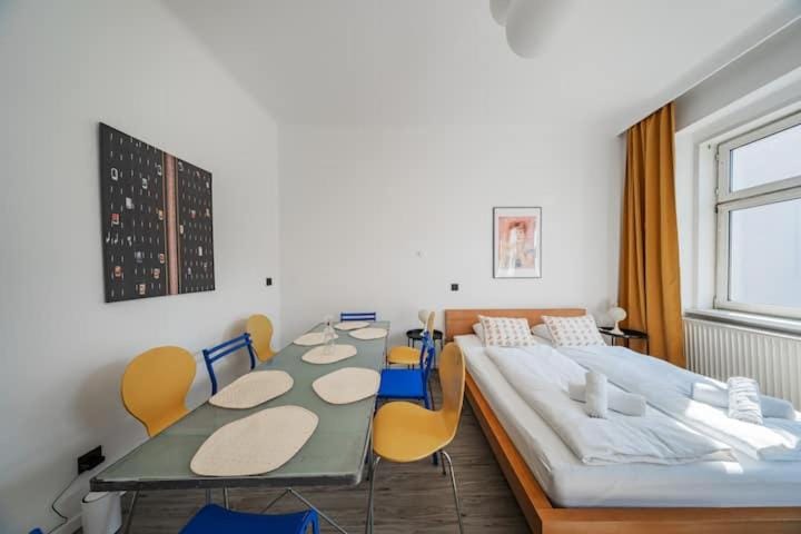 Seating area, Bedroom