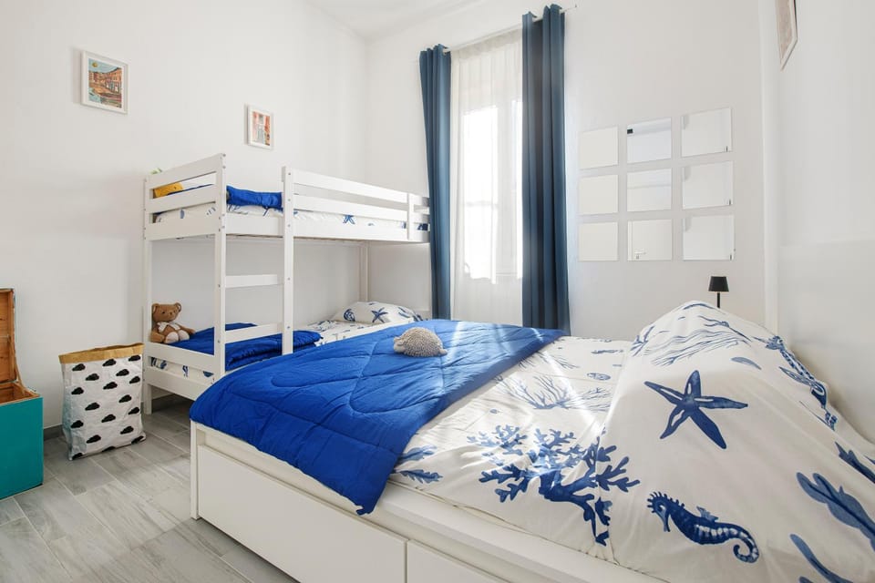 Bed, Photo of the whole room, Bedroom, bunk bed