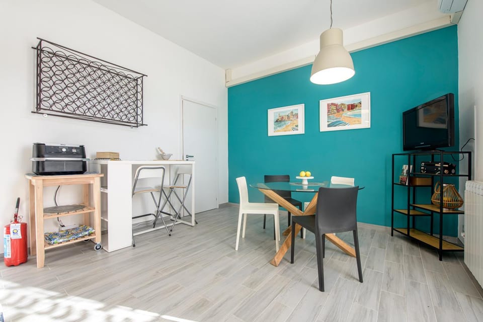 TV and multimedia, Kitchen or kitchenette, Living room, Dining area