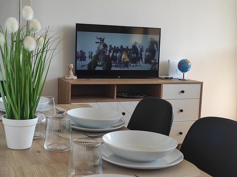 TV and multimedia, Dining area