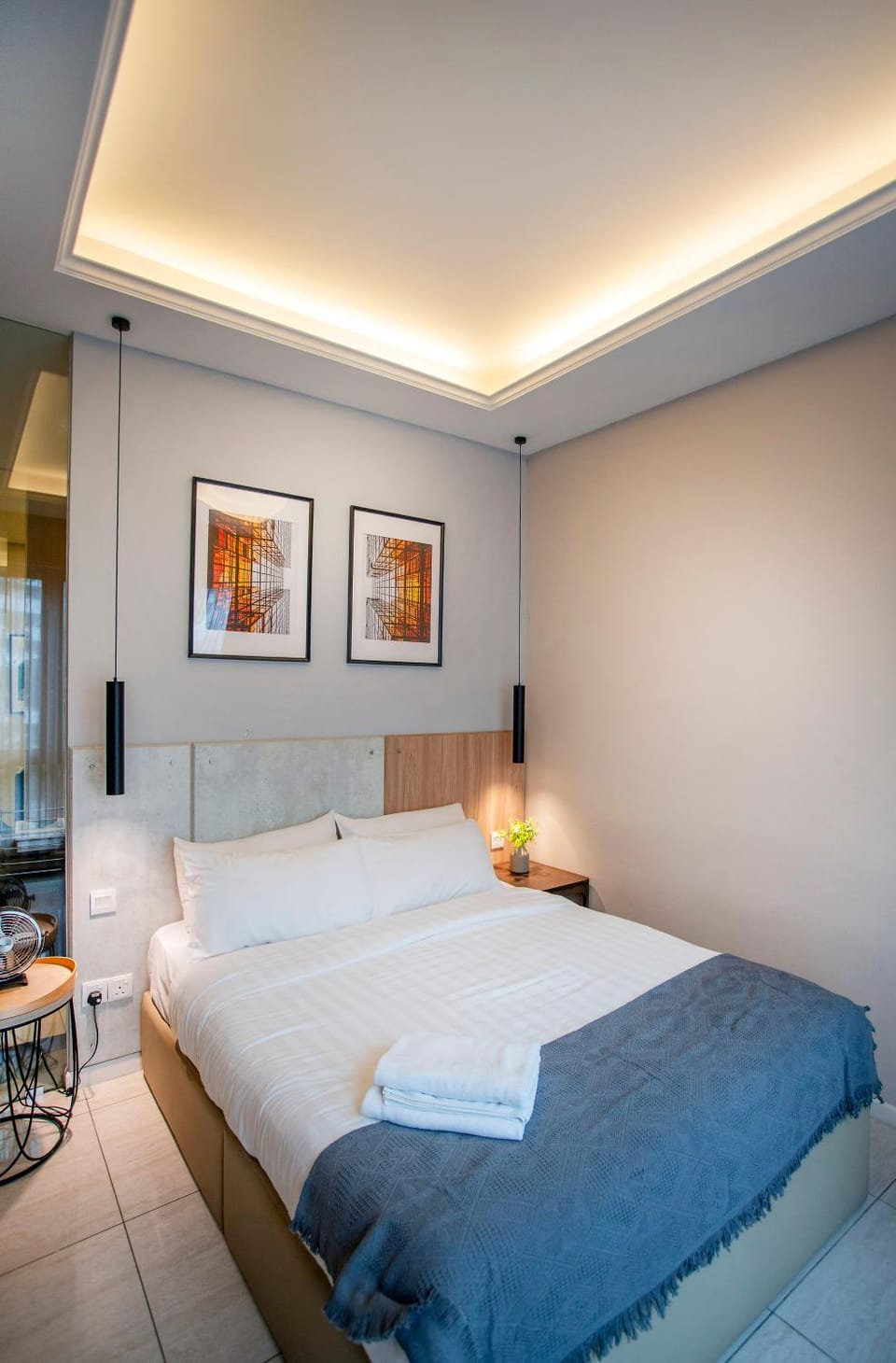 Bed, Photo of the whole room, Bedroom, towels