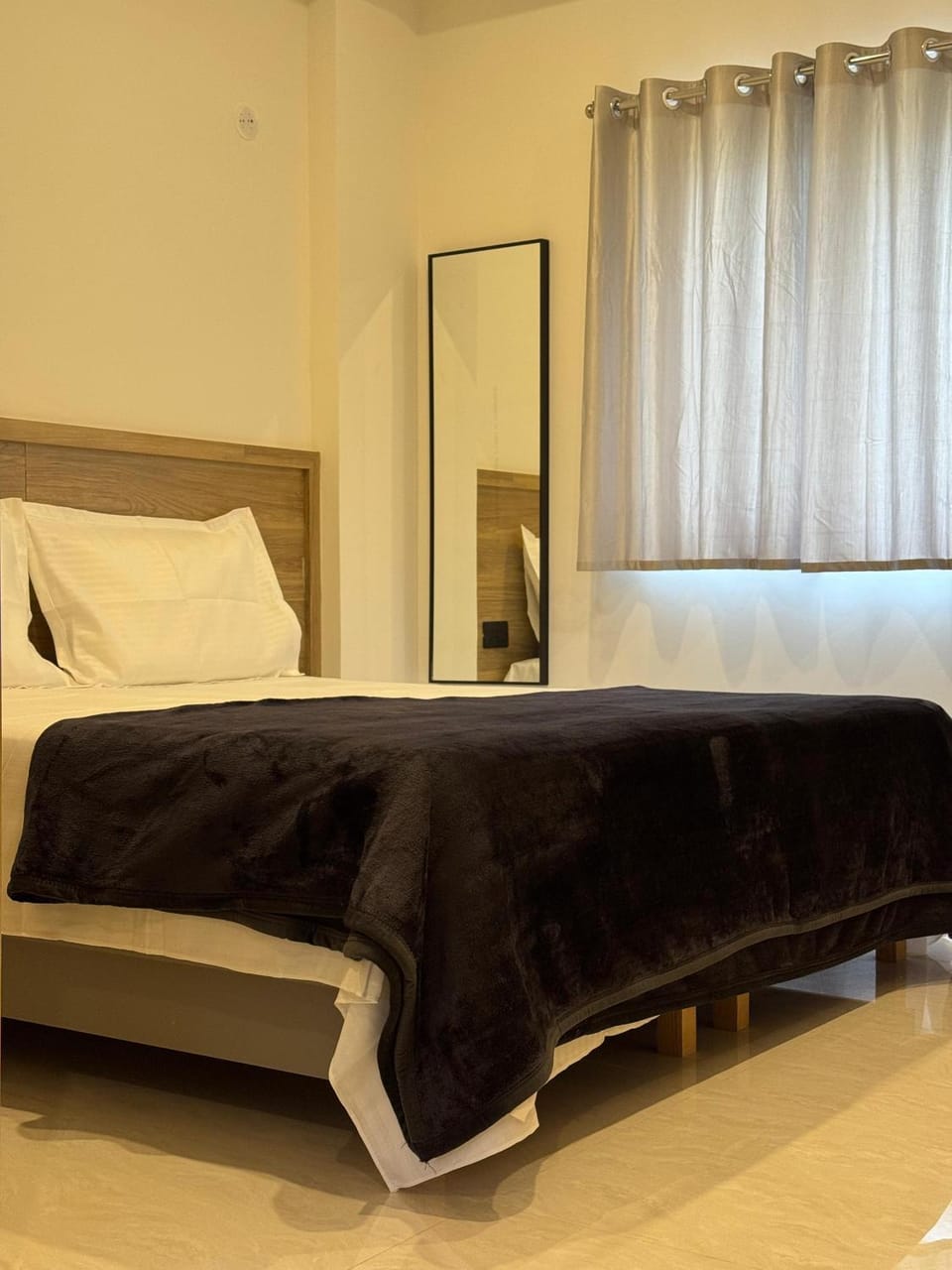 Photo of the whole room, Bedroom
