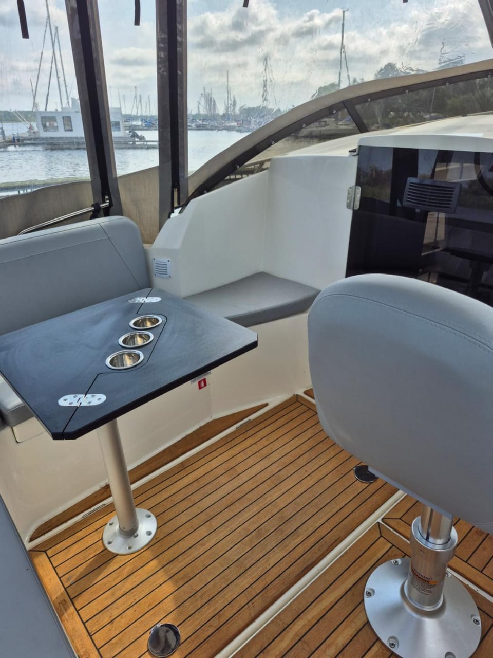 ŁÓDŹ MOTOROWA BALT 818 TYTAN Lucky Star STAR SZCZECIN Docked boat in Szczecin