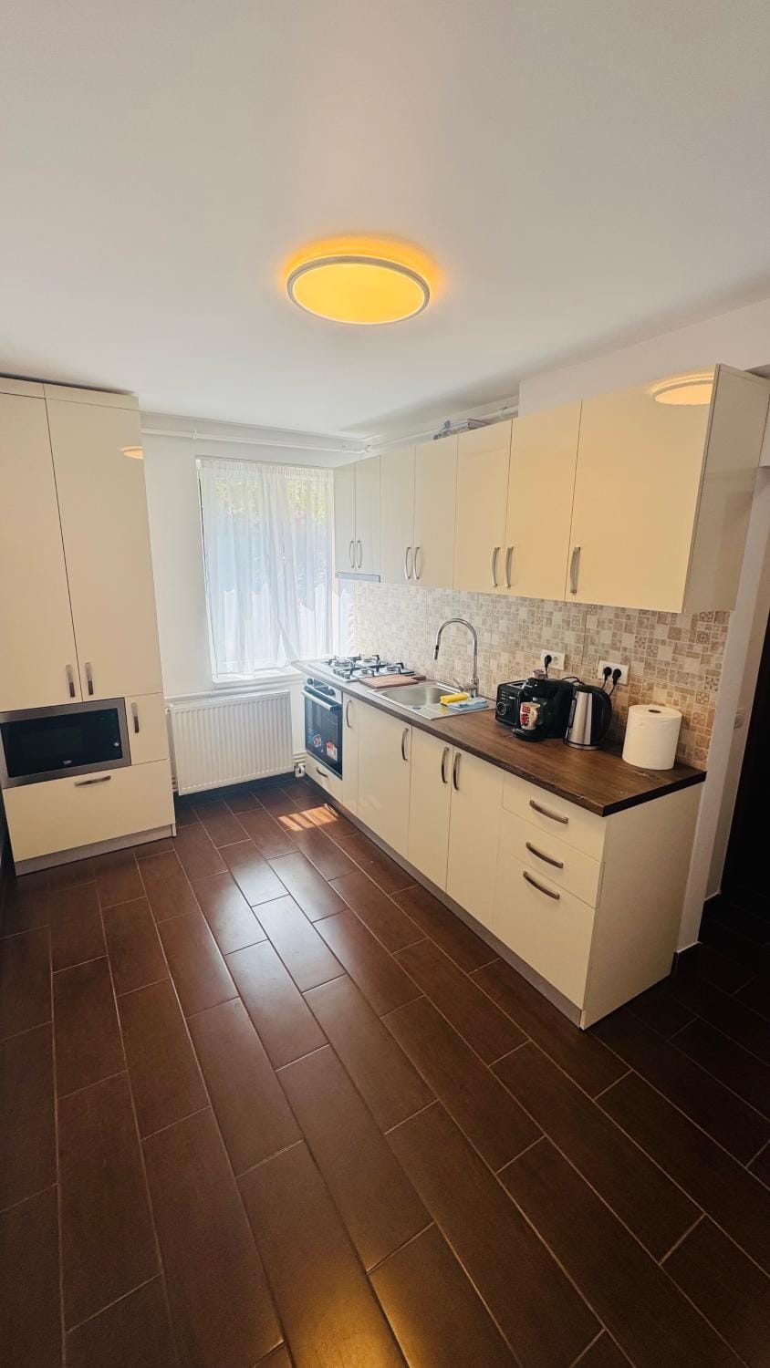 Coffee/tea facilities, Kitchen or kitchenette, microwave, oven, toaster