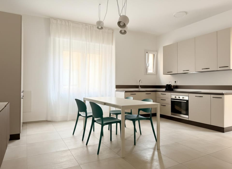 Coffee/tea facilities, Kitchen or kitchenette, Living room