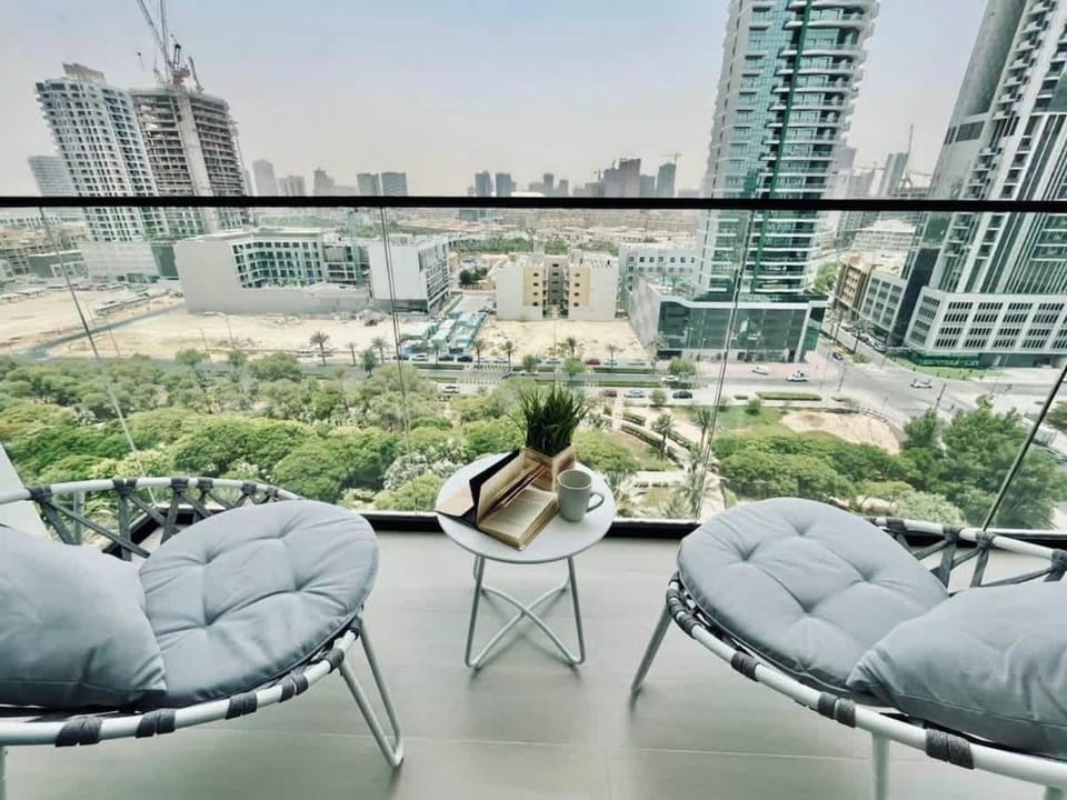 Chic 1BR with free Pool & Gym - Near Mall of Emirates Apartment in Dubai
