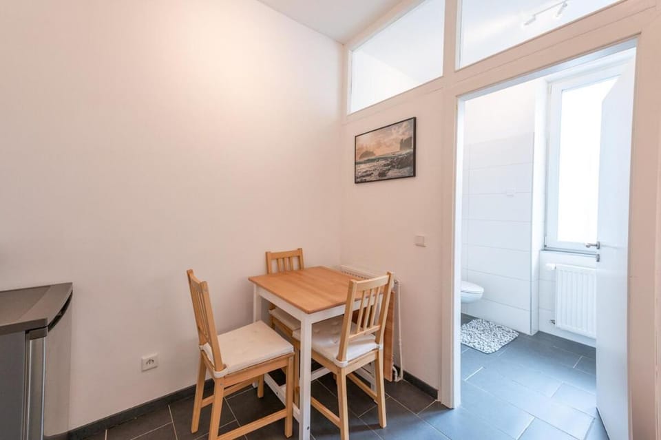 Dining area, kitchen