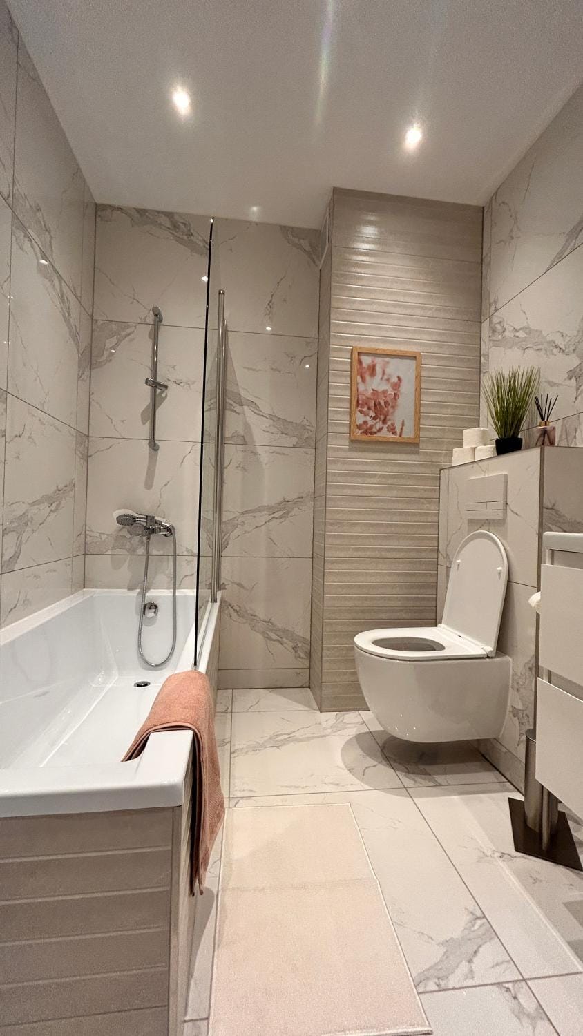 Shower, Toilet, Bathroom, Bath
