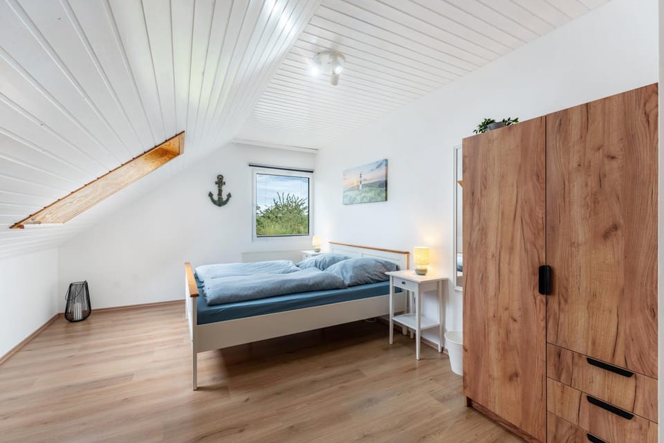 Property building, Living room, Bedroom