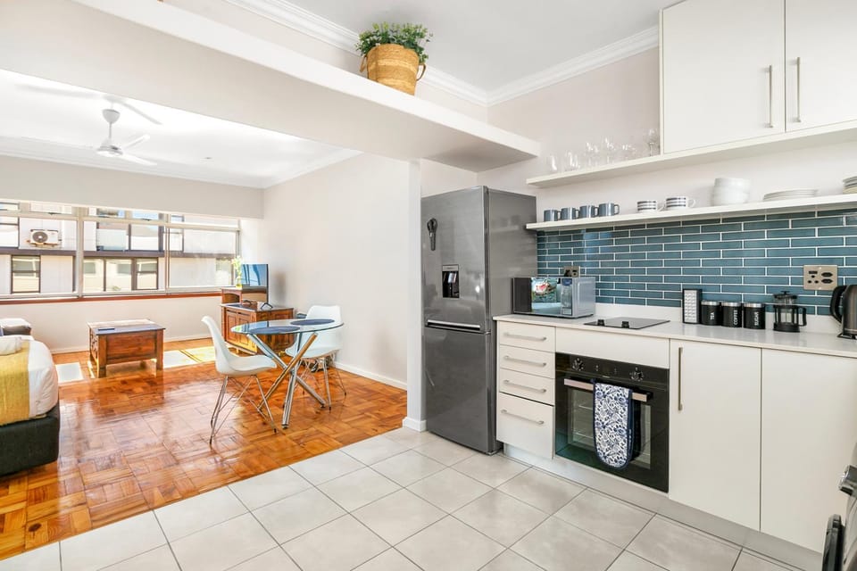 Spacious Studio in Prime Location Apartment in Cape Town