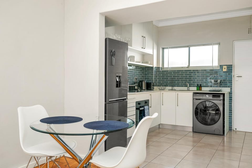 Spacious Studio in Prime Location Apartment in Cape Town