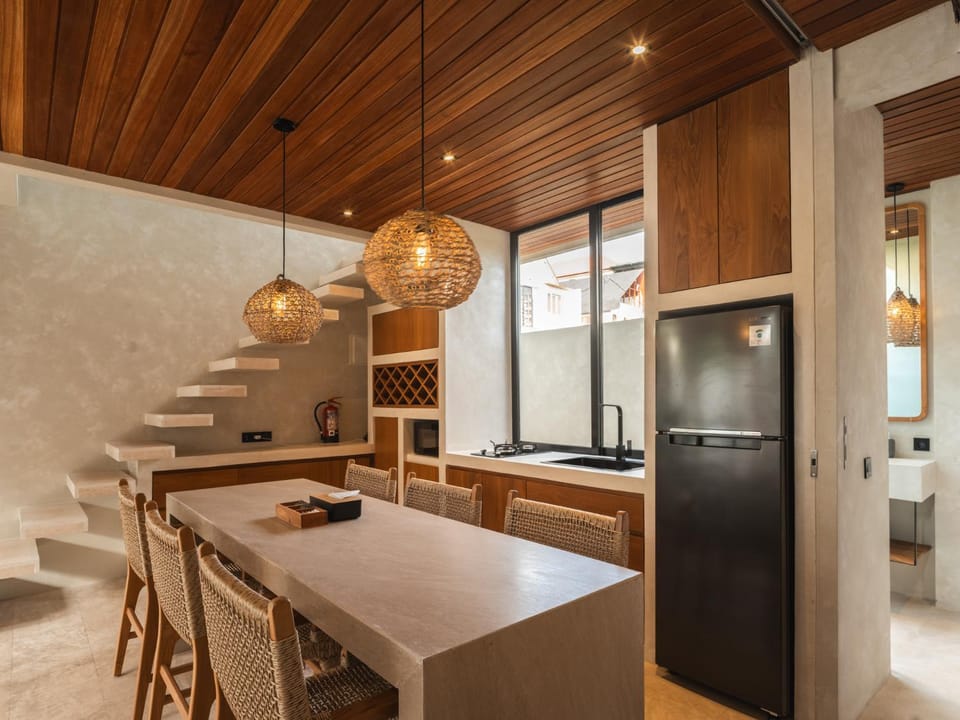 Kitchen or kitchenette, Dining area, oven, stove