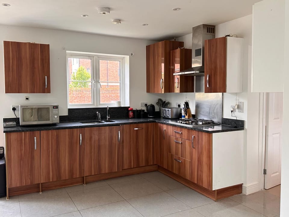 Harry Potter Stay - Watford & London Links - Large Family Villa in Watford