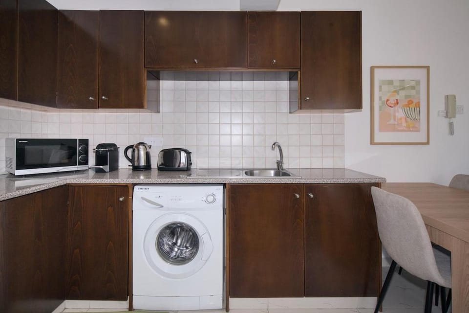 Coffee/tea facilities, Kitchen or kitchenette, dishwasher, minibar, oven, stove, toaster, washing machine, dryer