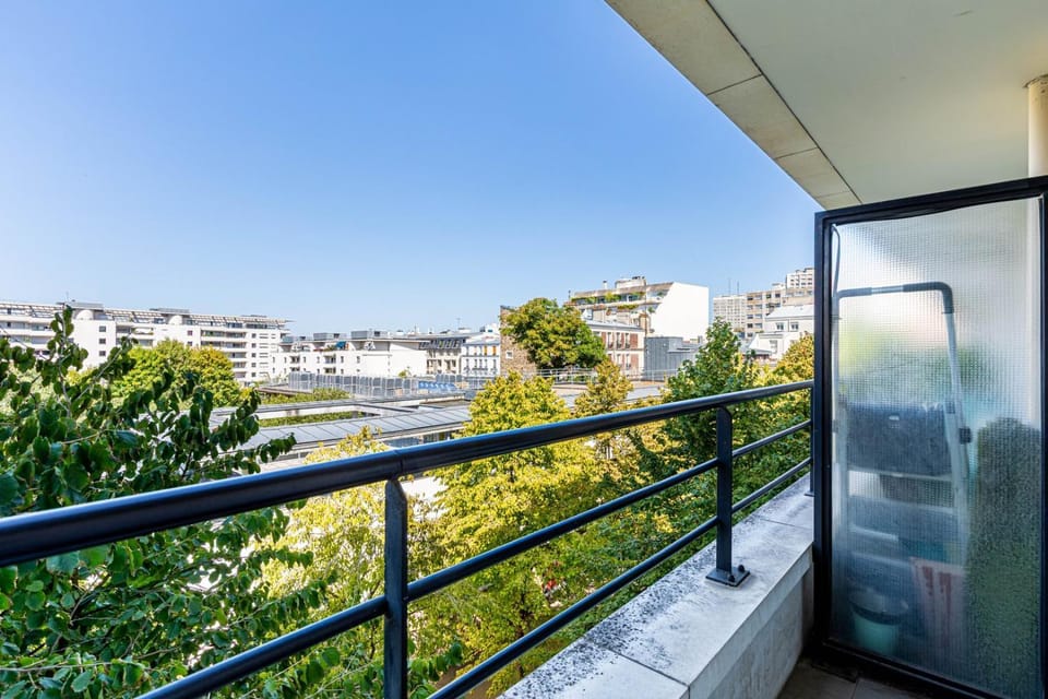 GuestReady - Sunny apartment with balcony views Apartment in Paris