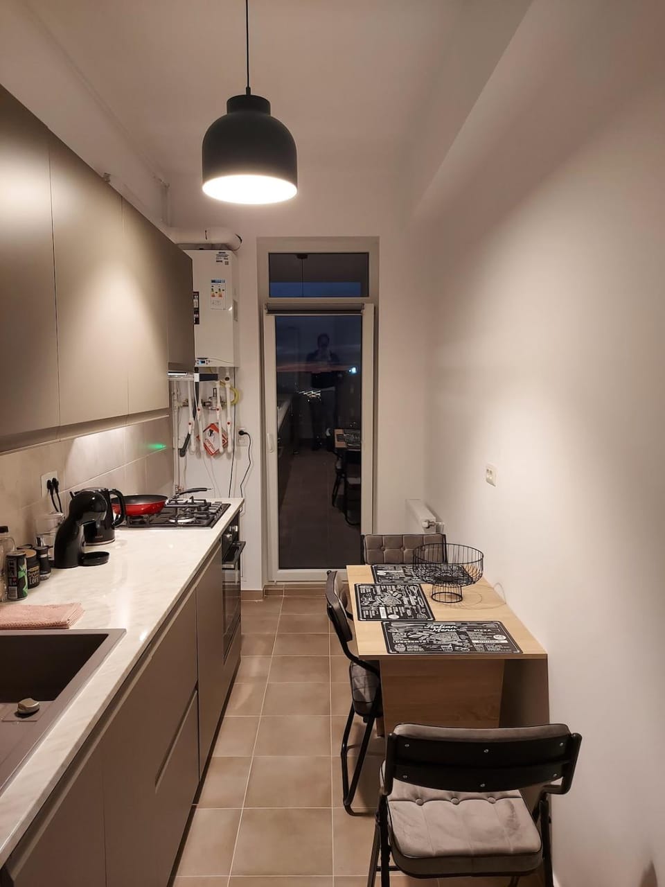 Kitchen or kitchenette, Dining area