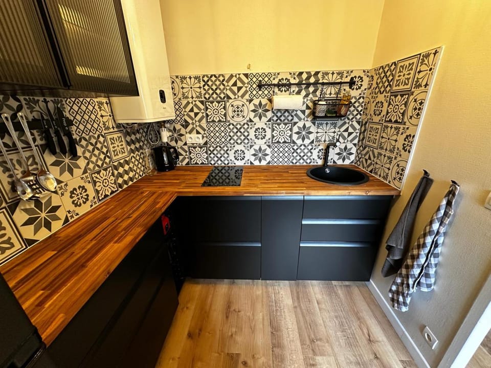 Kitchen or kitchenette, stove
