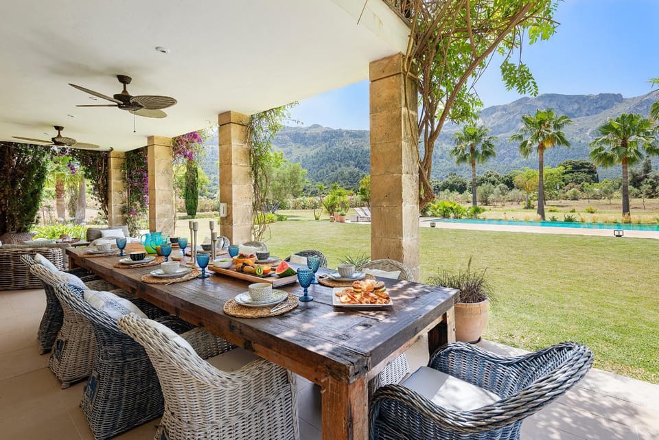 Patio, Spring, Day, Natural landscape, Garden, Food and drinks, Dining area, Food, Garden view, Mountain view, Pool view, Swimming pool, Lunch, Dinner, Drinks