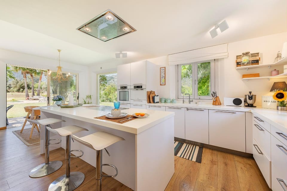 Coffee/tea facilities, Kitchen or kitchenette, Food and drinks, Dining area, Food, minibar, stove