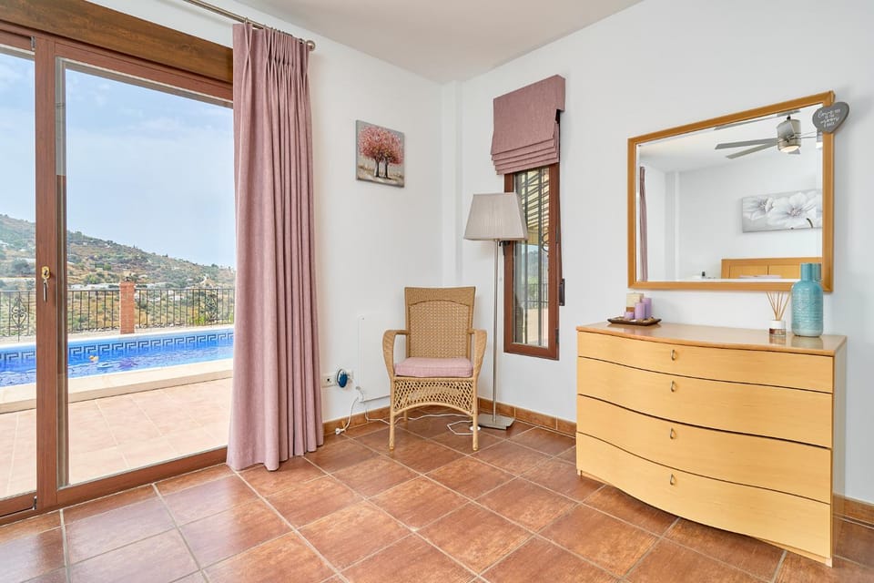 Bedroom, Mountain view, Pool view, Swimming pool