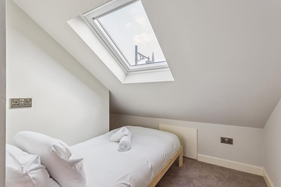 Charming Windsor Cottage, Castle Views, Garden & Walk Everywhere - By Tempstay House in Windsor