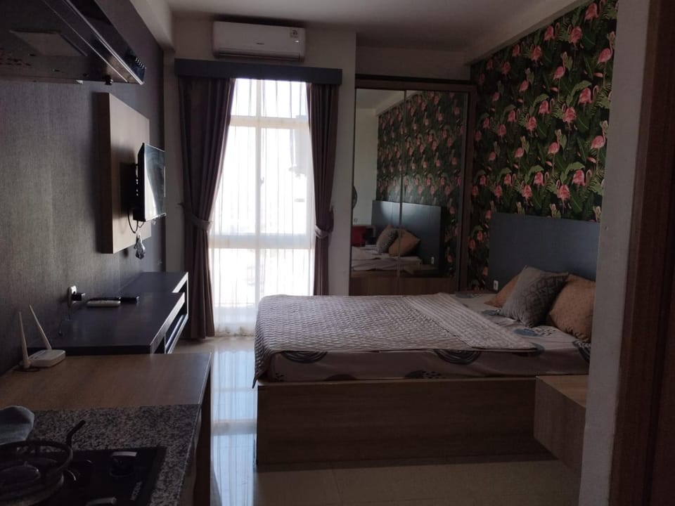 Communal lounge/ TV room, Bed, Bedroom
