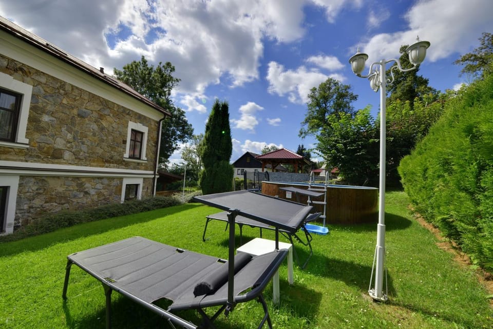 Garden, sunbed