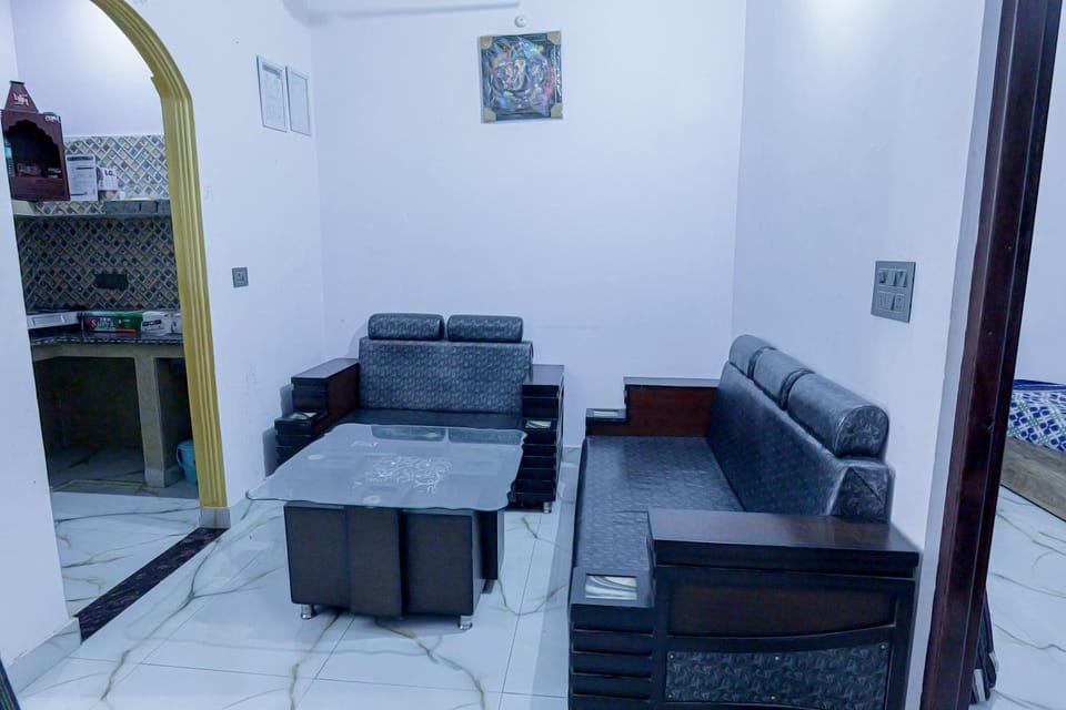 TV and multimedia, Kitchen or kitchenette, Living room, Seating area