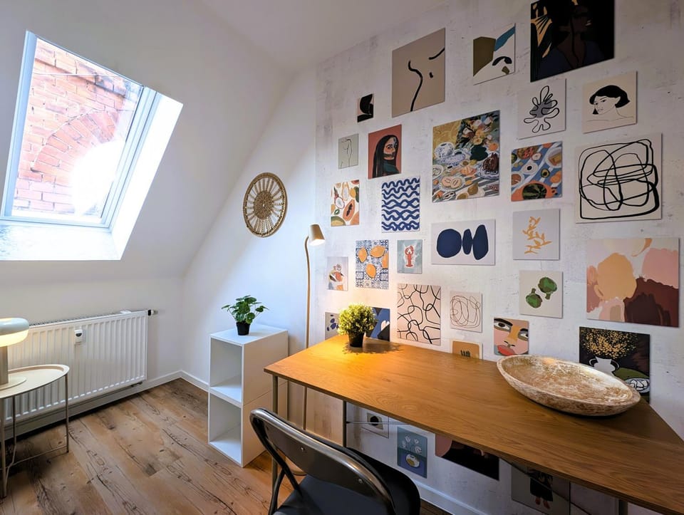 Living room, Decorative detail, Seating area, Dining area