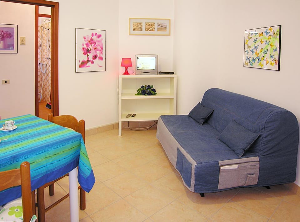 Bed, Living room