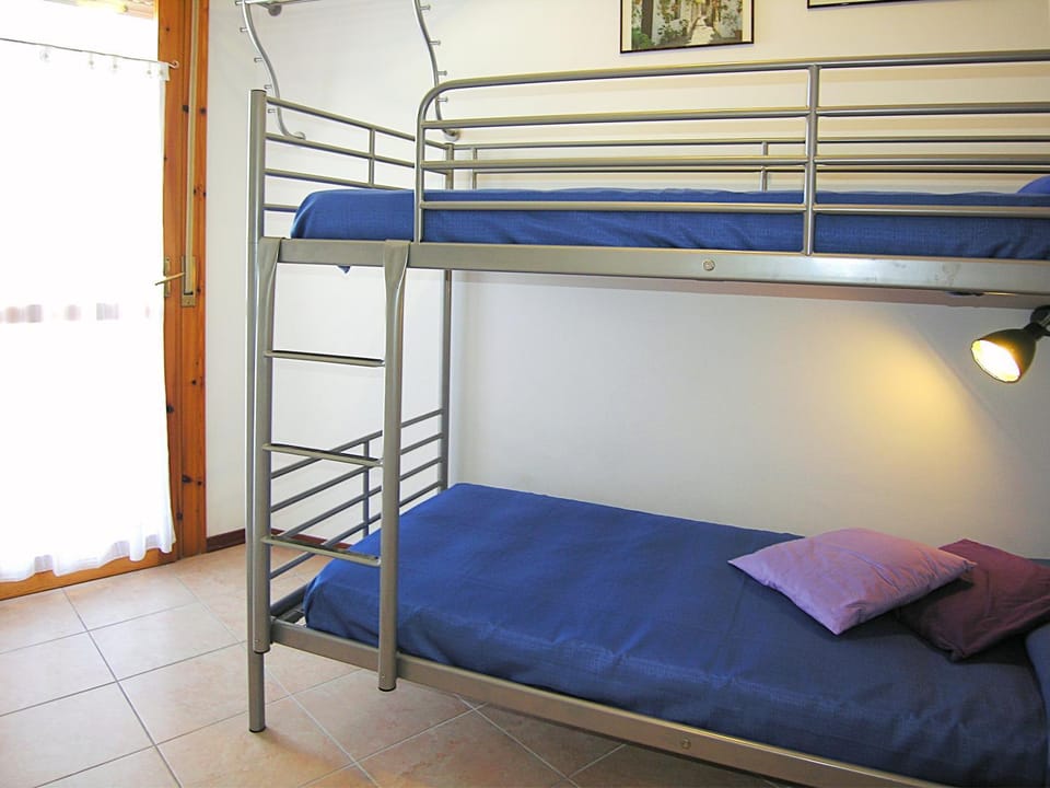 Bedroom, bunk bed