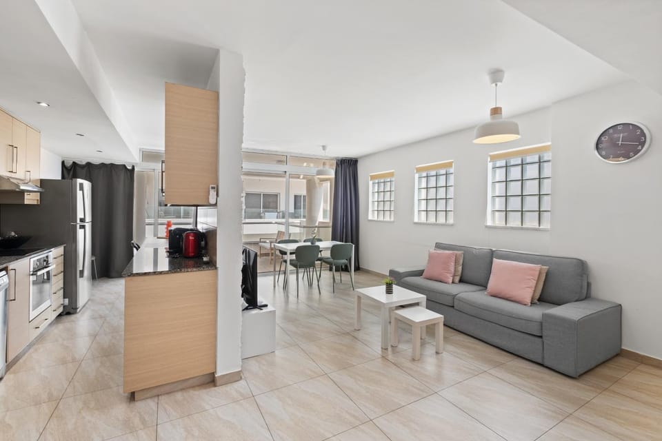 Kitchen or kitchenette, Living room, Seating area, Dining area, dishwasher, oven, stove, toaster