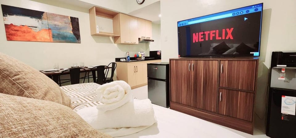 Communal lounge/ TV room, TV and multimedia, Decorative detail