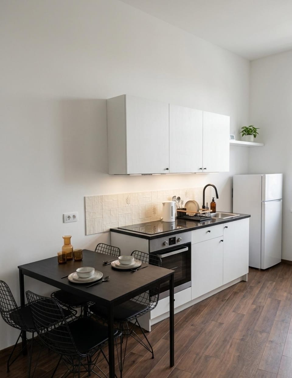 Kitchen or kitchenette, Dining area, oven, stove