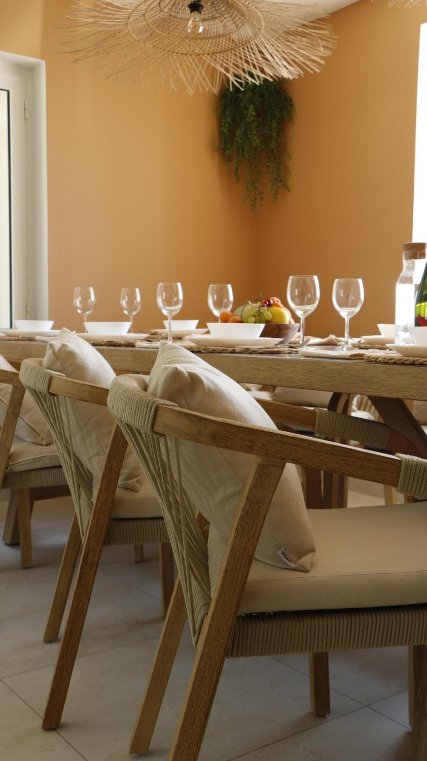 Living room, Seating area, Dining area, Food